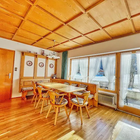 Semesterbostad Ferienhaus Lindner *